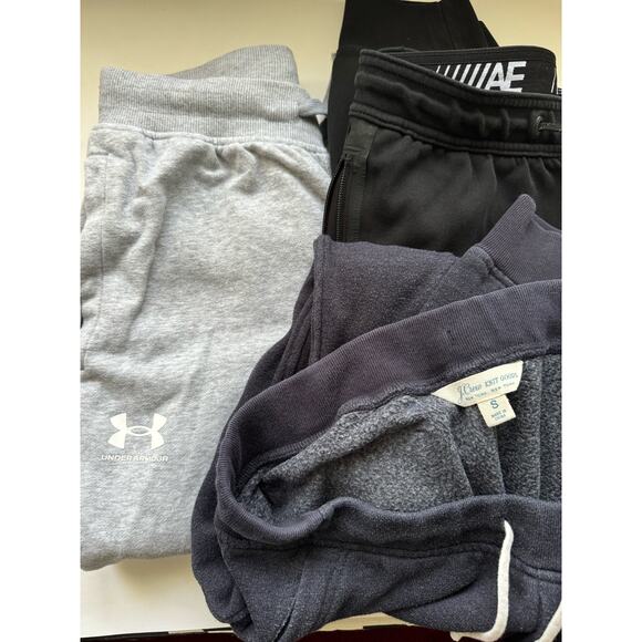 A bundle of 3 Men's Joggers Under Armour, AE, J Crew Size S / M - Picture 1 of 14